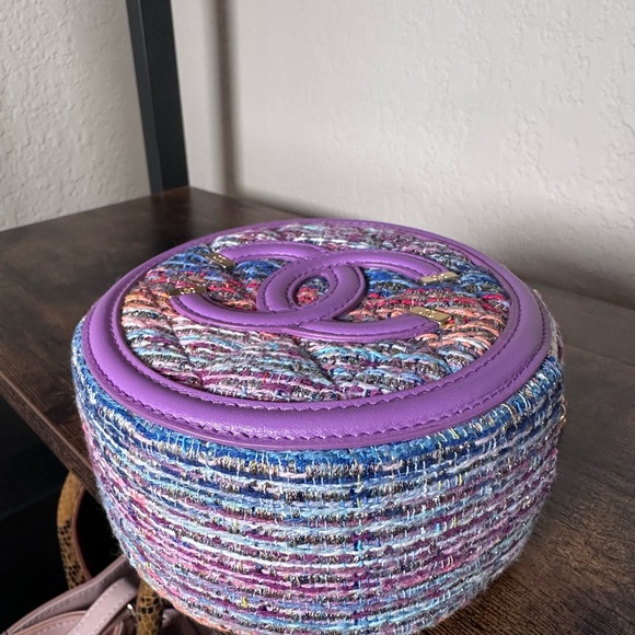 Authentic New Chanel Filigree Purple Multicolor Tweed Round Crossbody Bag - Picture 5 of 12